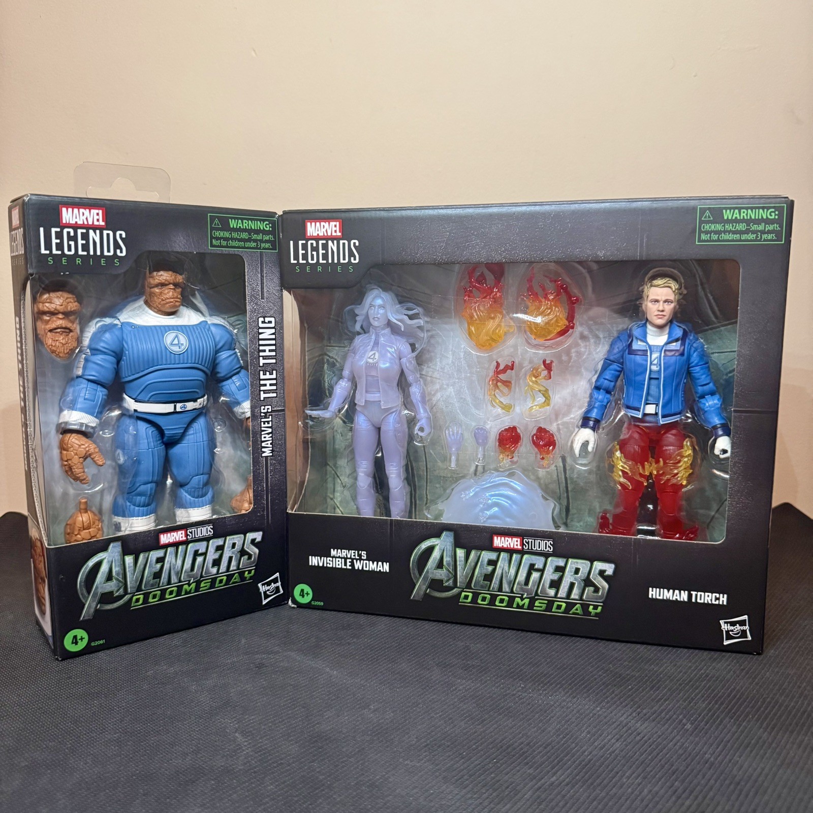Marvel Legends Series Doomsday: Invisible Woman & Human Torch Set con la cosa