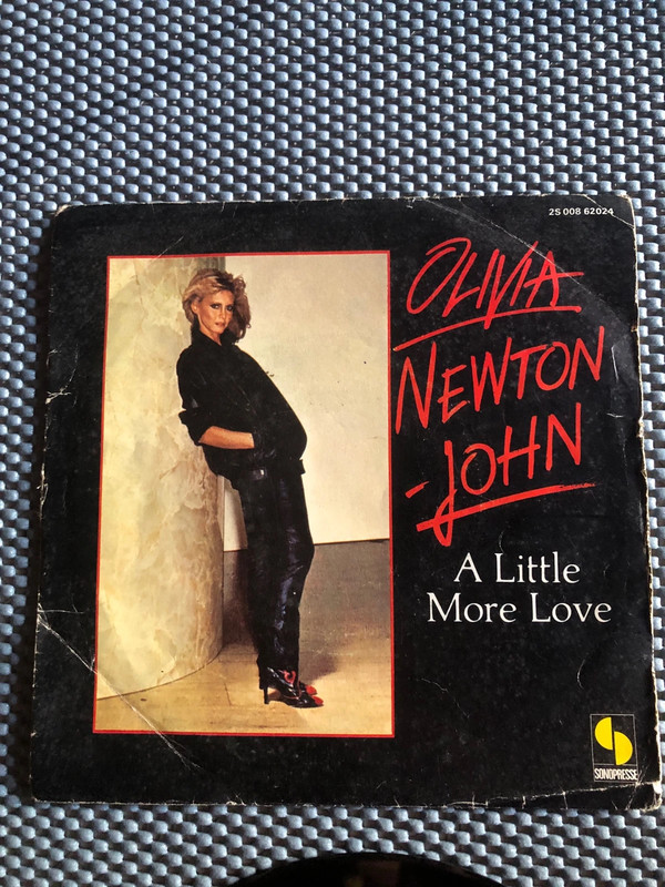 Olivia Newton john a little more love vinyle45t