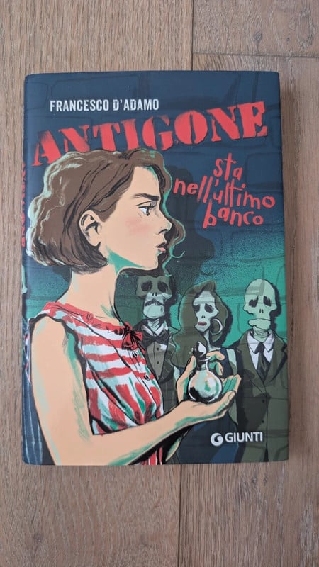 Libro Antigone sta nell ultimo banco