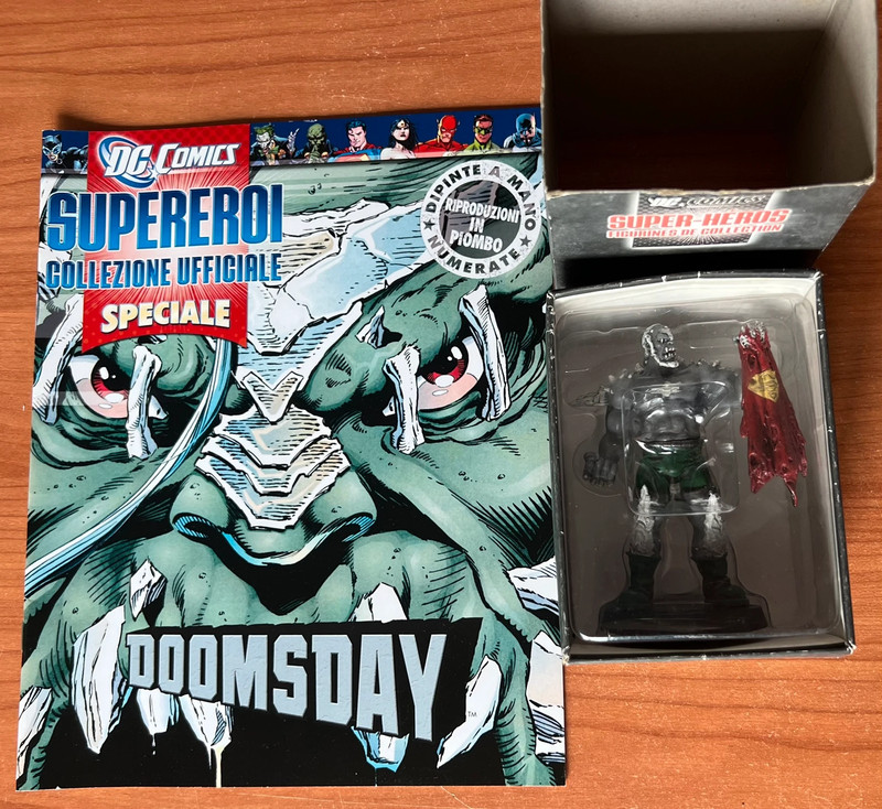 Statuetta DC Doomsday