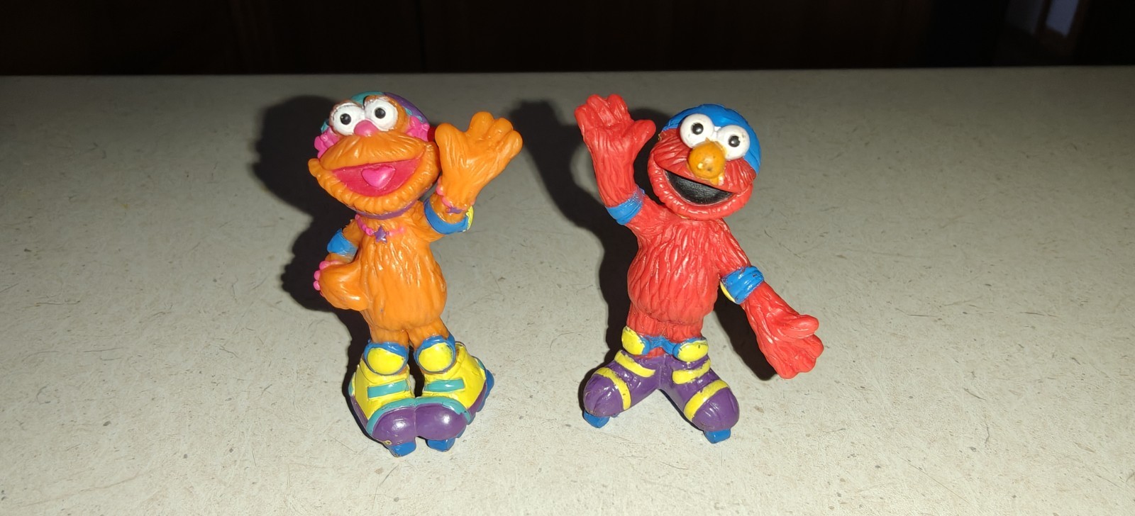 Sesame Street Muppets PVC  Toys Figures Elmo & Zoey Roller Blading