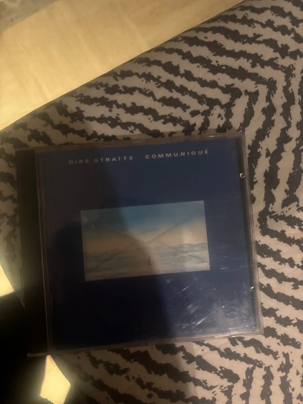 Cd distrait, communiqué