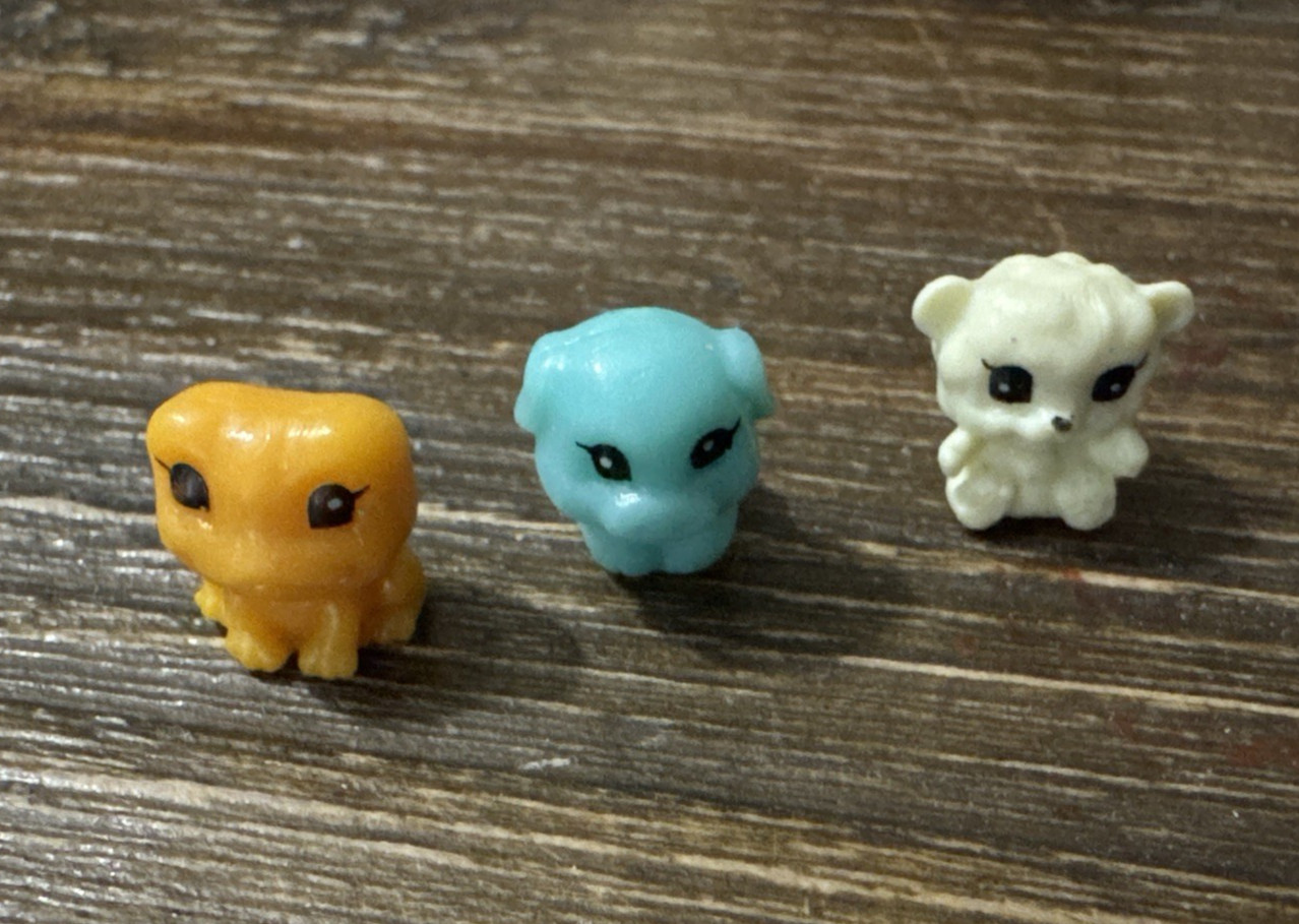 Squinkies piccole mini figure in gomma lotto di 3 animali maiale rana agnello 1/2 pollice