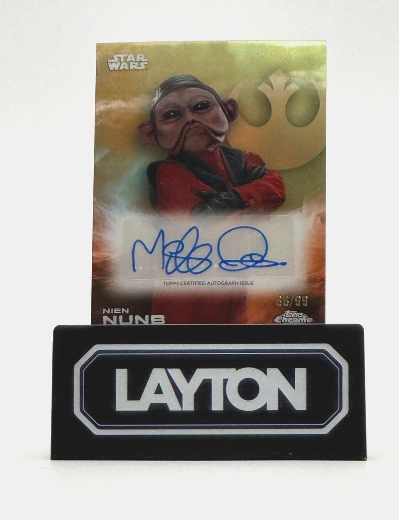 2025 Topps Chrome Star Wars - Mike Quinn nel ruolo di Nien Nunb Sapphire Auto 88/99