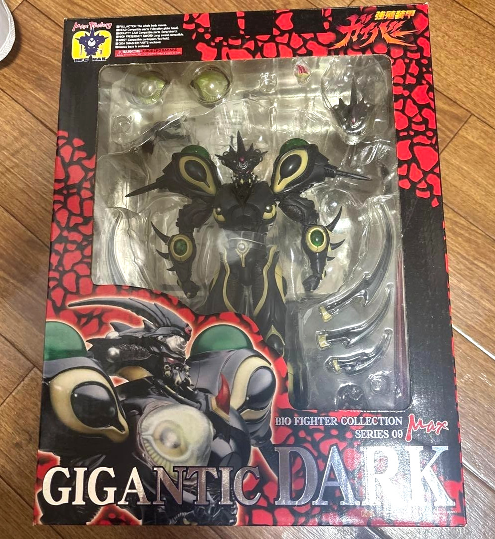 Modellino BFC-MAX09 Bioboosted Armor Guyver Gigantic Dark quasi nuovo
