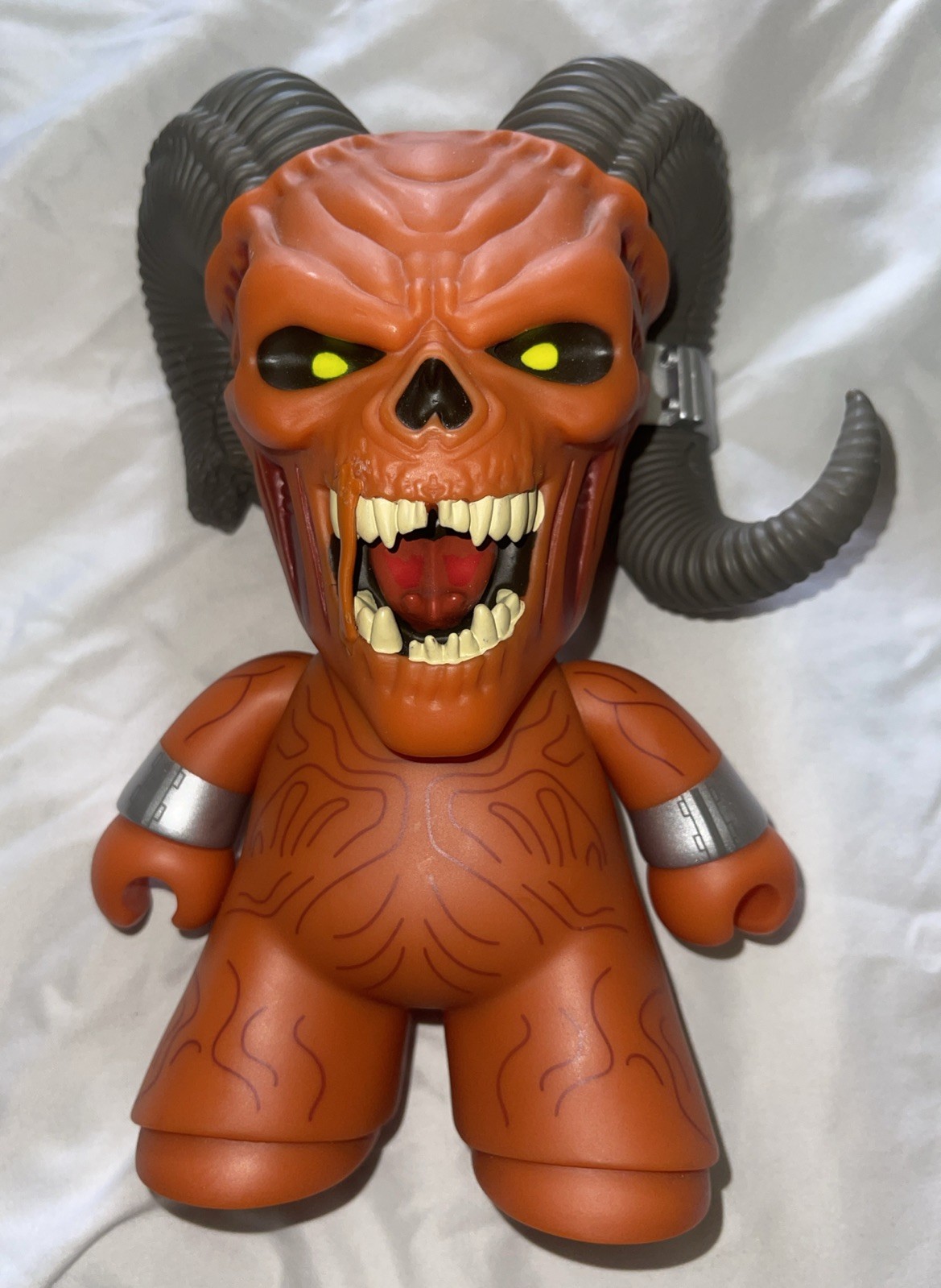 Dr. Who Titans Comic-Con Esclusiva Figura in Vinile La Bestia 9"