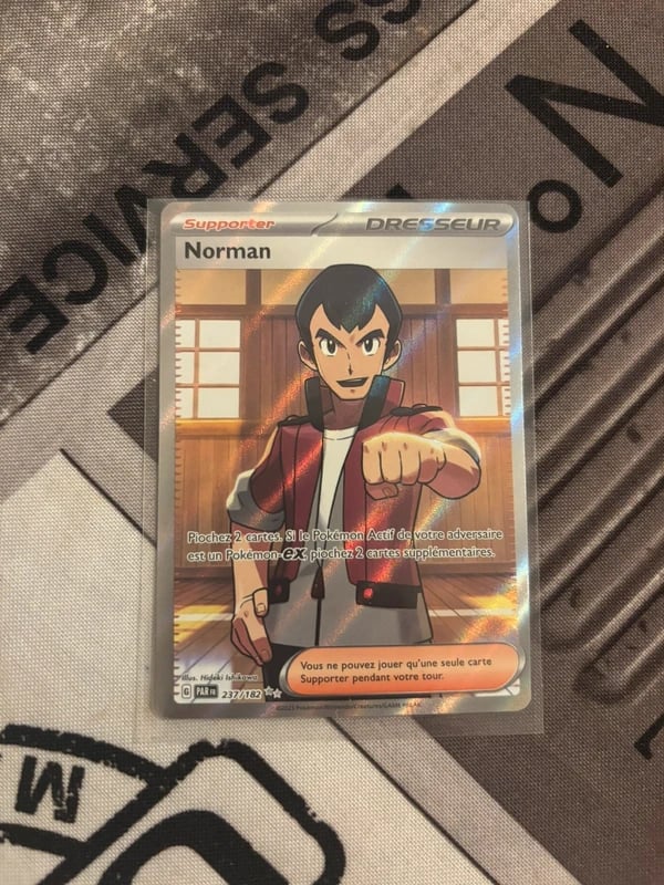 Carte Pokémon Norman 237/182 Full Art Ultra Rare – Faille Paradoxe FR