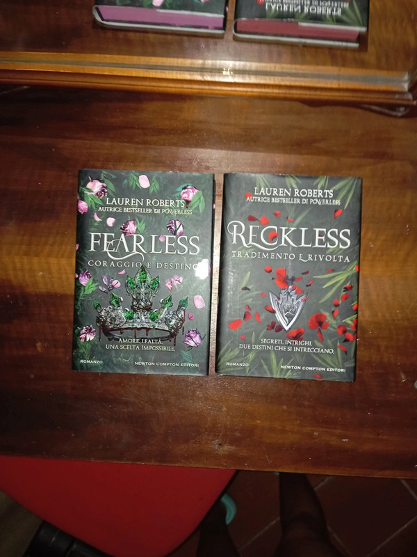2 libri della saga powerless . Reckeless e Fearless