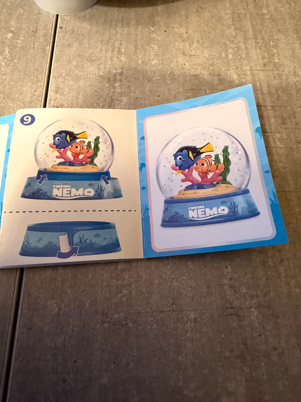Mini Brands " Snowglobes / boule à neiges "