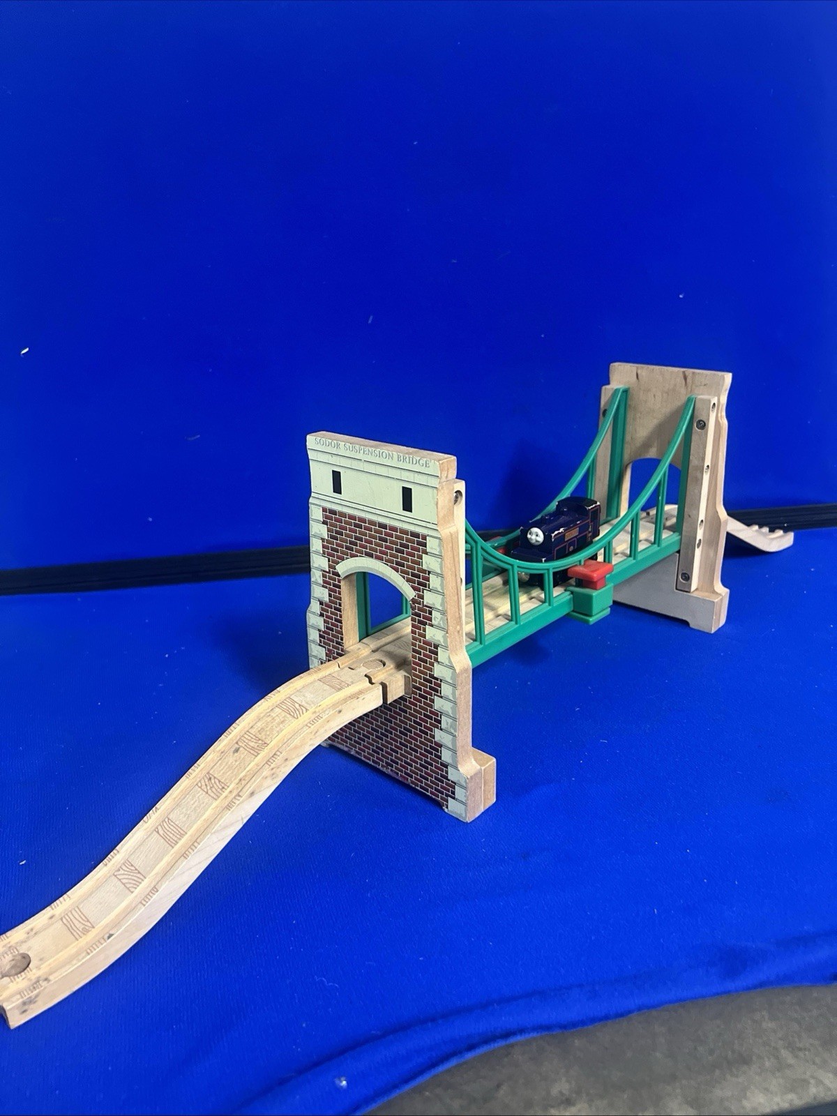Trenino Thomas Friends in legno SODOR SOSPENSIONE PONTE CROLLANTE con binario e treno