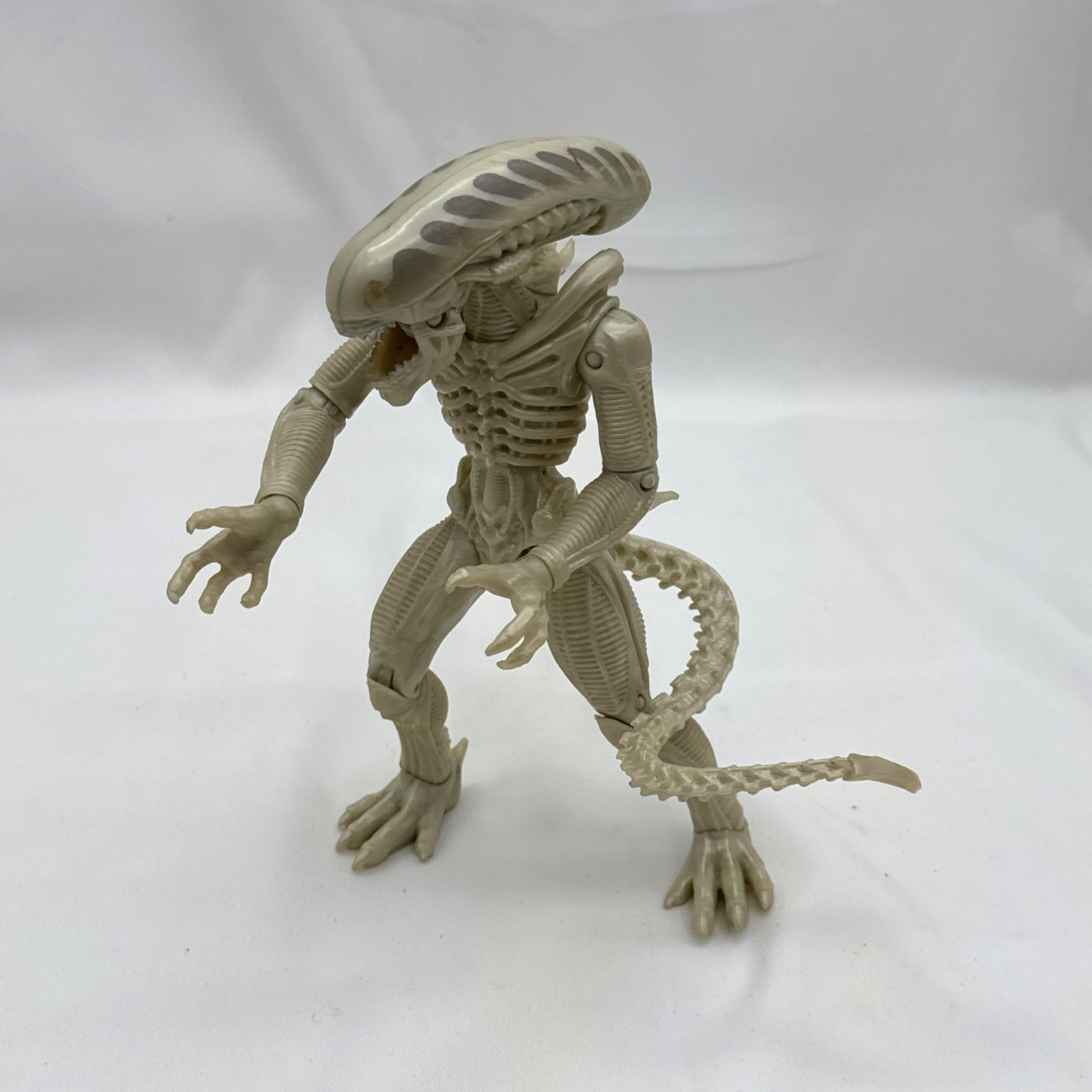 Alien Collection Xenomorph Drone Walmart Exclusive Modellino 7" Lanard Bianco