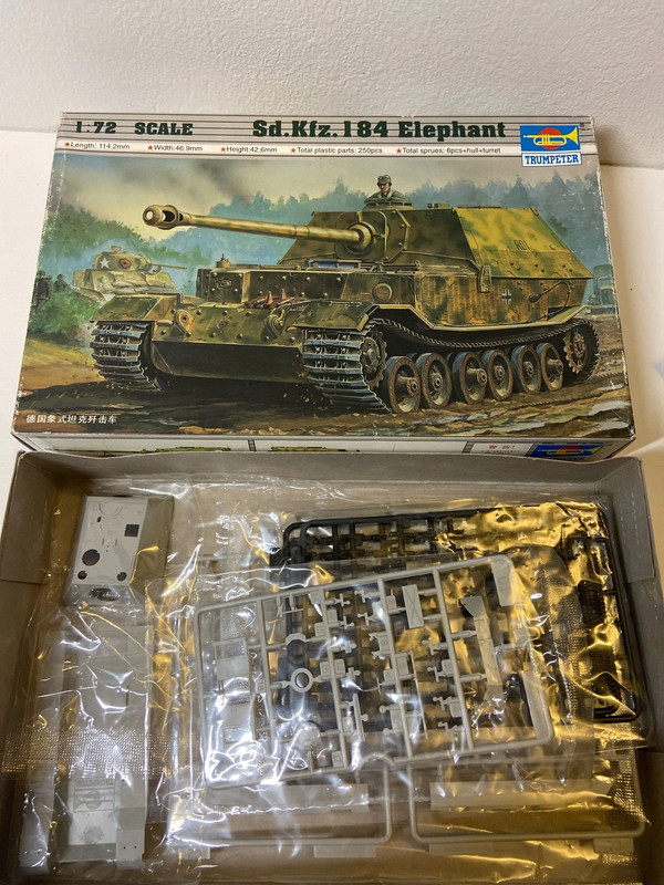 Trumpeter Model kit tank Elephant 1/72