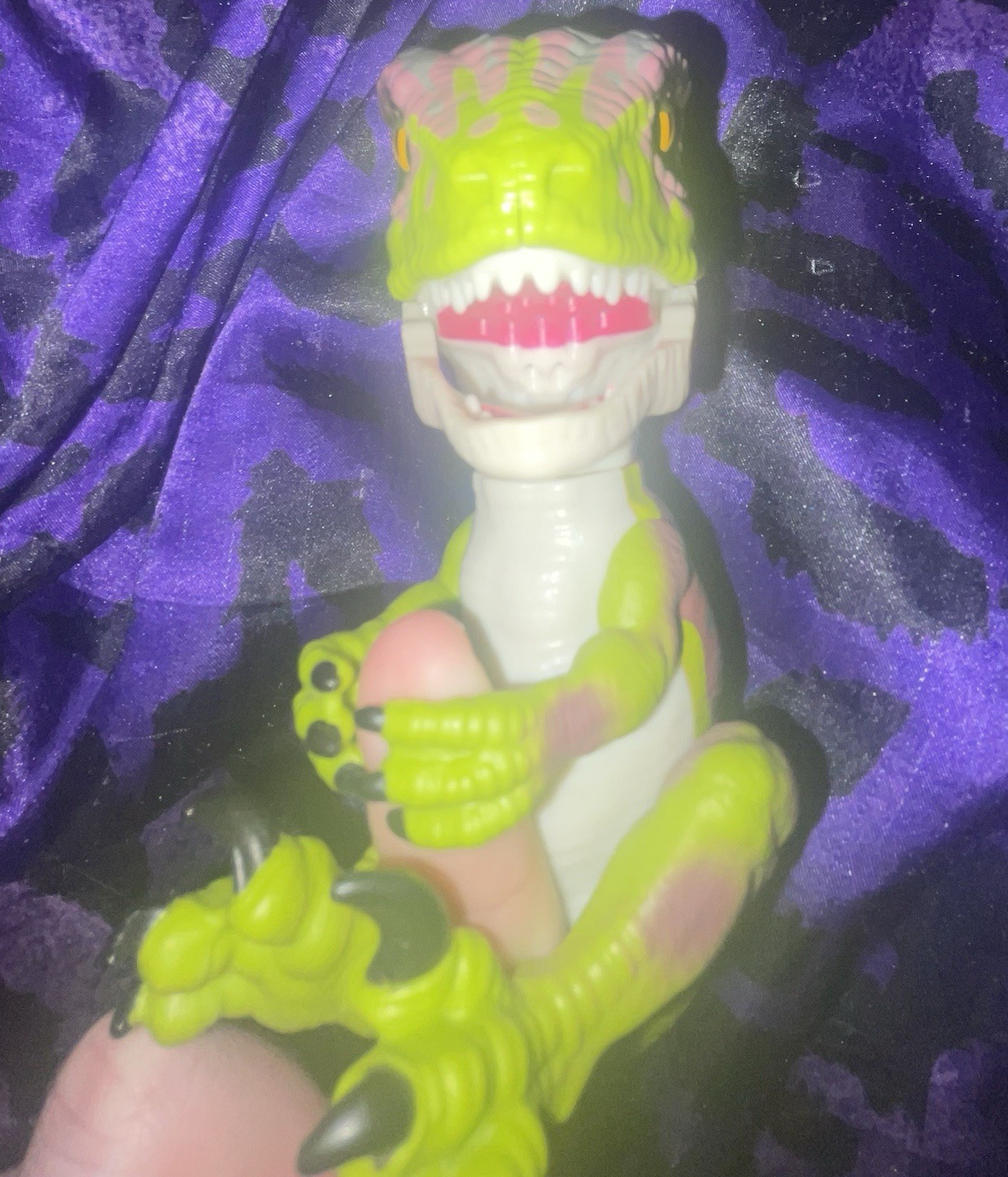 Dinosauro stealth Jurassic World Fingerlings Untamed Raptor 2017 Wowwee