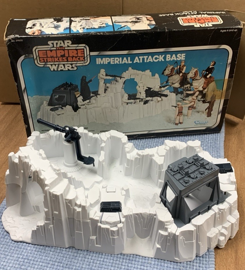 Set da gioco vintage di Star Wars Hoth Imperial Attack Base completo di scatola originale