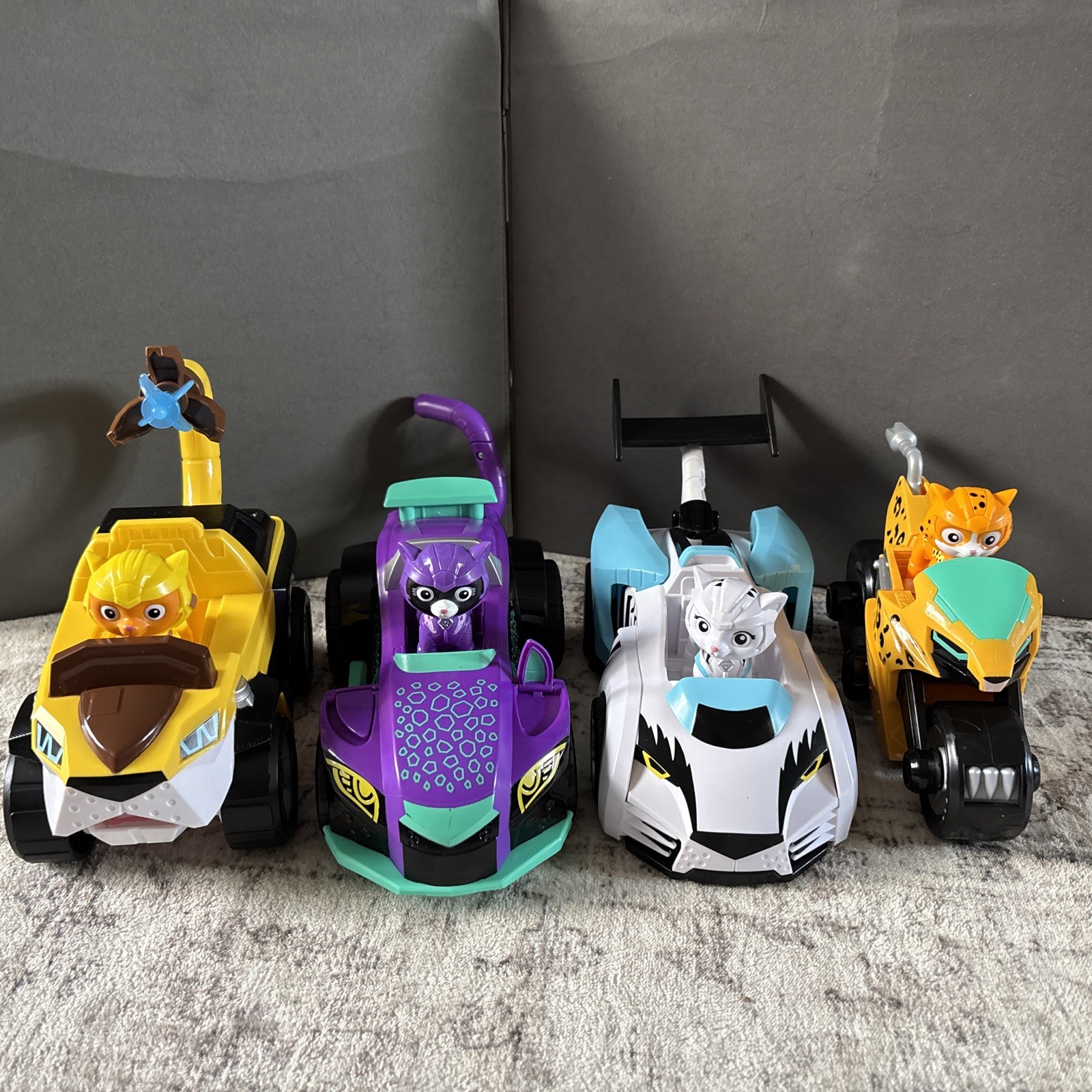 RARO Paw Patrol Cat Pack set completo tutte e 4 le auto e personaggi LEO SHADE RORY WILD