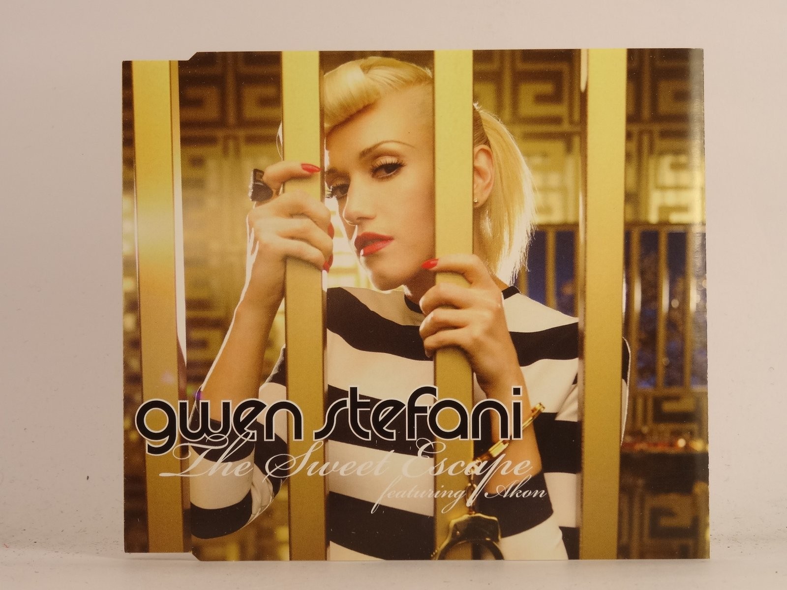 GWEN STEFANI FT AKON THE SWEET ESCAPE (K53) 2 Track CD Single plus Picture Sleev