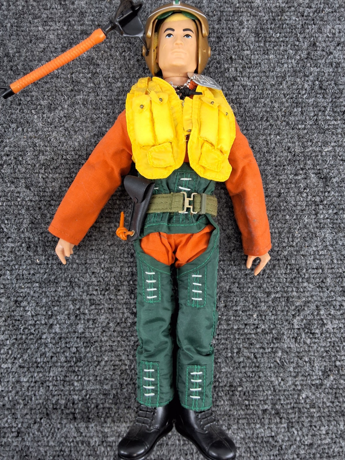 Tuta e casco da volo vintage GI Joe 12" Jet Pilot arancione pilota parlante senza tempo