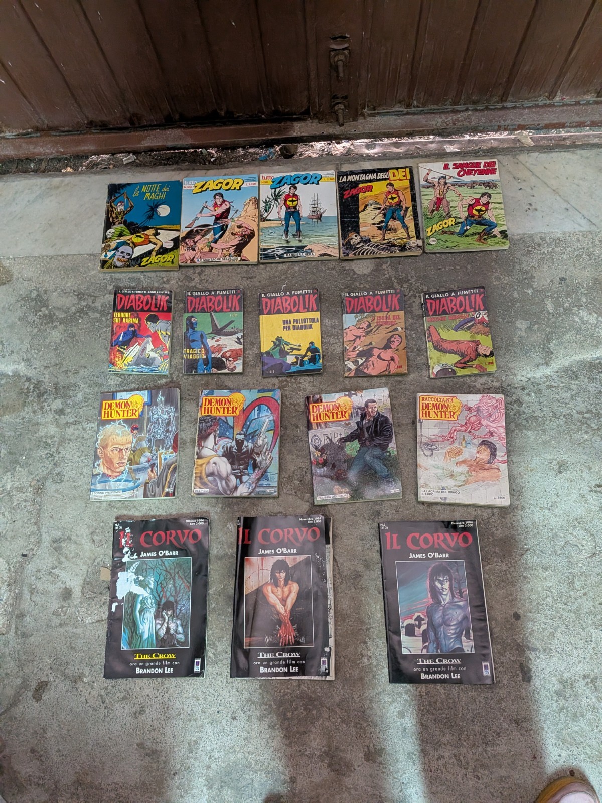 Lotto Fumetti Vintage: Diabolik, Zagor, Il Corvo, Demon Hunter (17 albi)