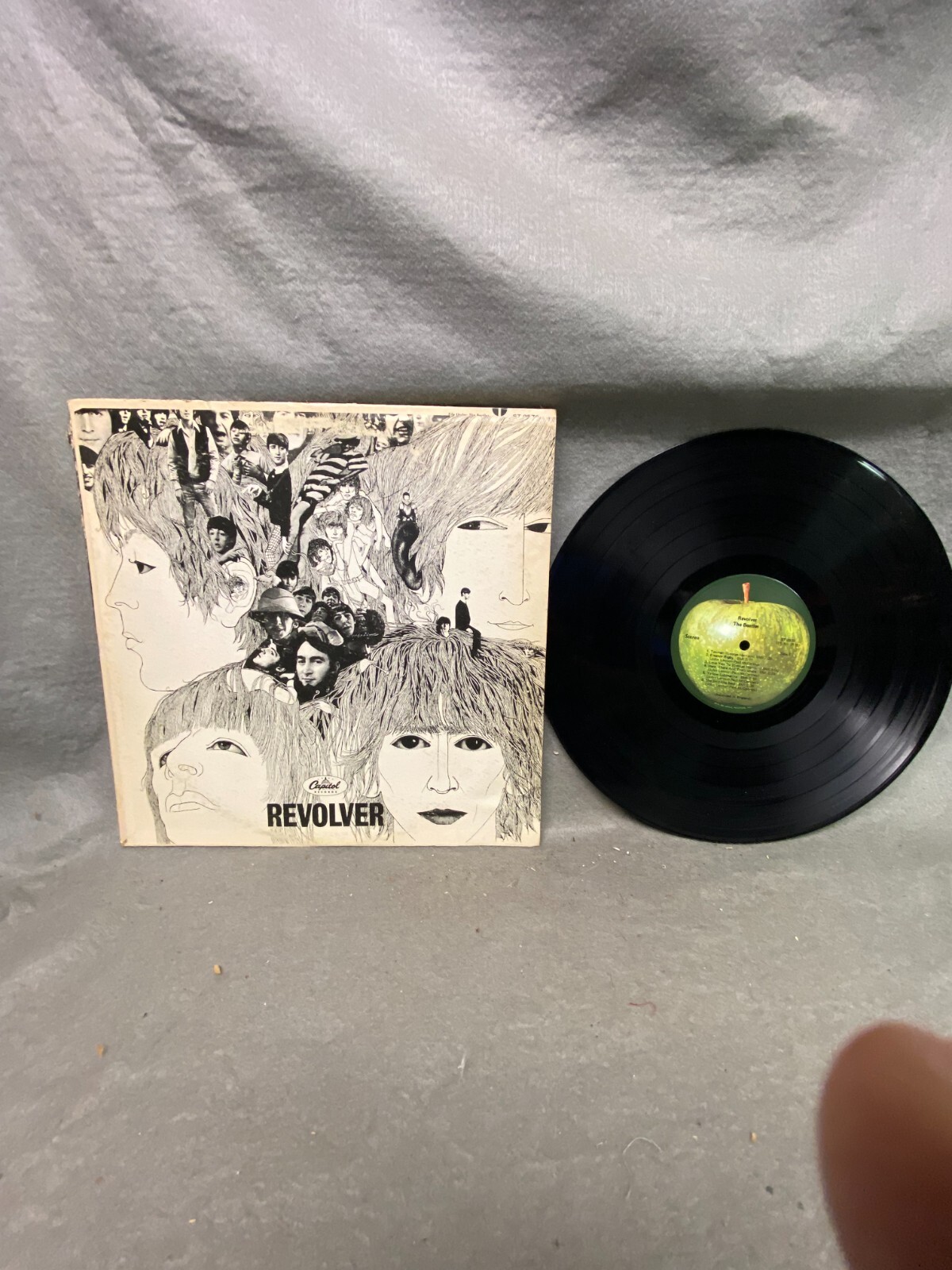 VINTAGE VINYL LP THE BEATLES "REVOLVER" CAPITOL / APPLE LABEL ST2576 STEREO