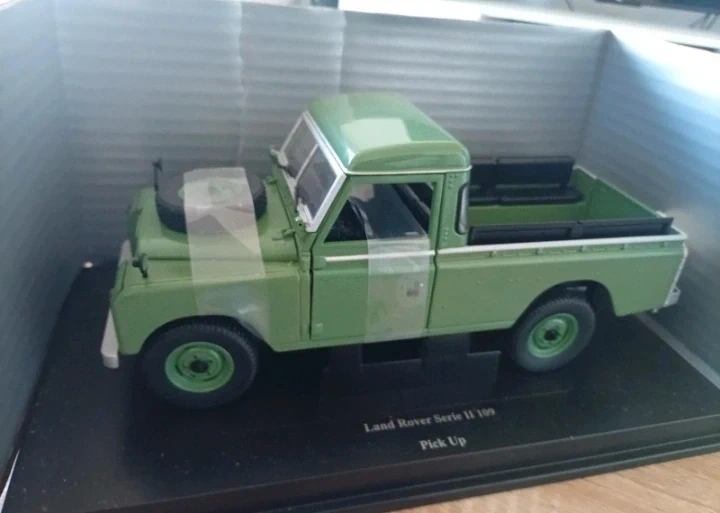 Land Rover 109 pick up