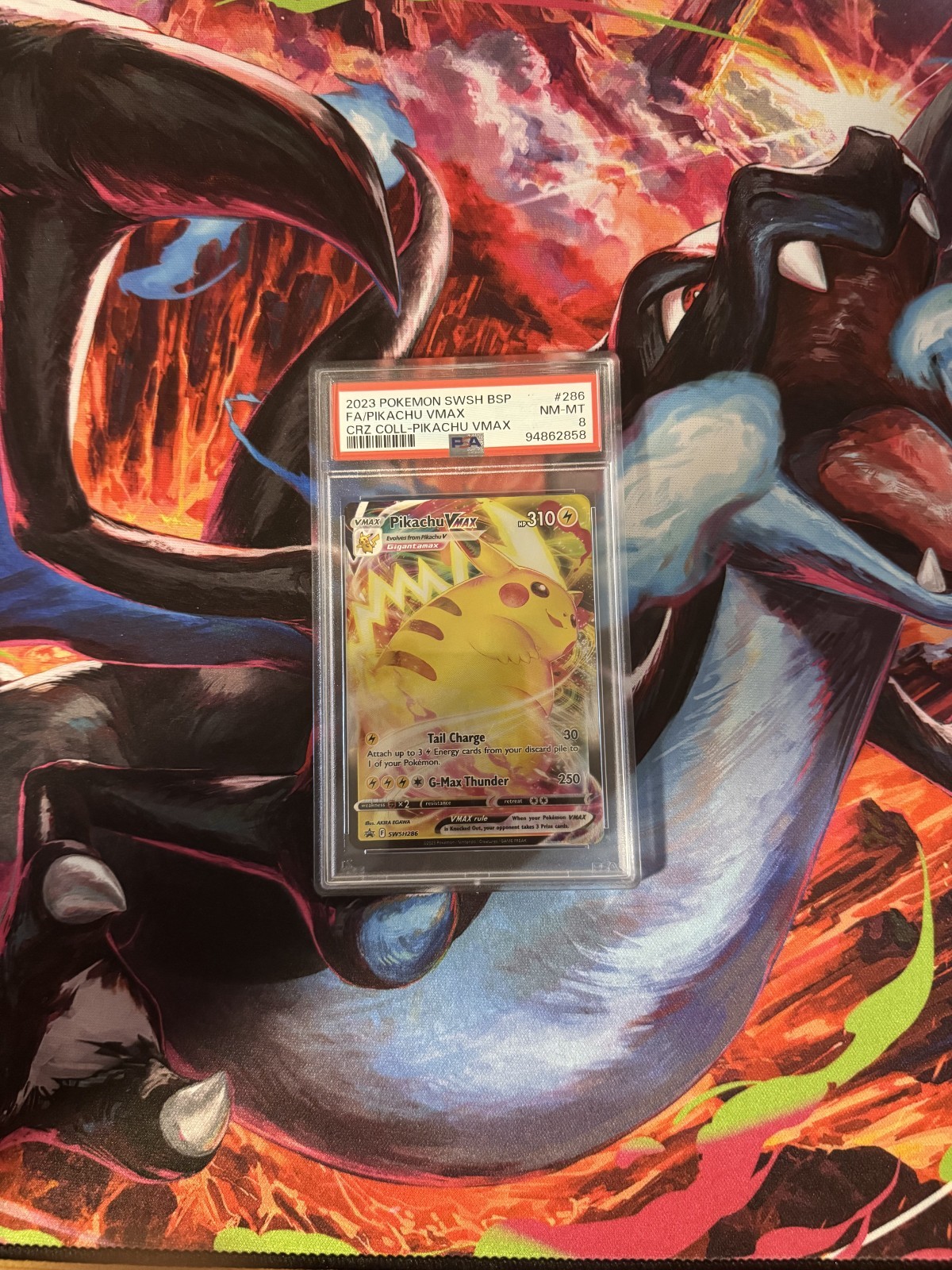 Carte promozionali Pikachu VMAX SWSH286 SWSH: Spada e Scudo Holo PSA 8