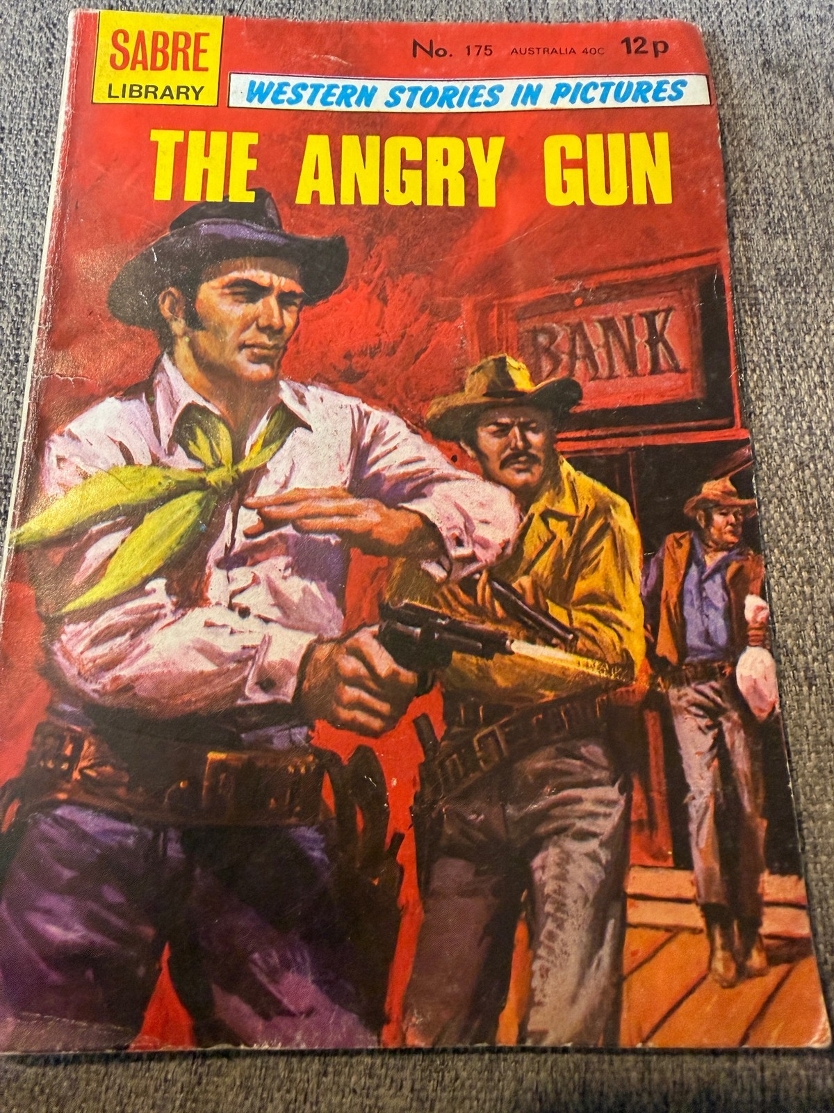 VINTAGE SABRE LIBRARY WESTERN STORIES PICTURES THE ANGRY GUN NO 175 COMIC BOOK