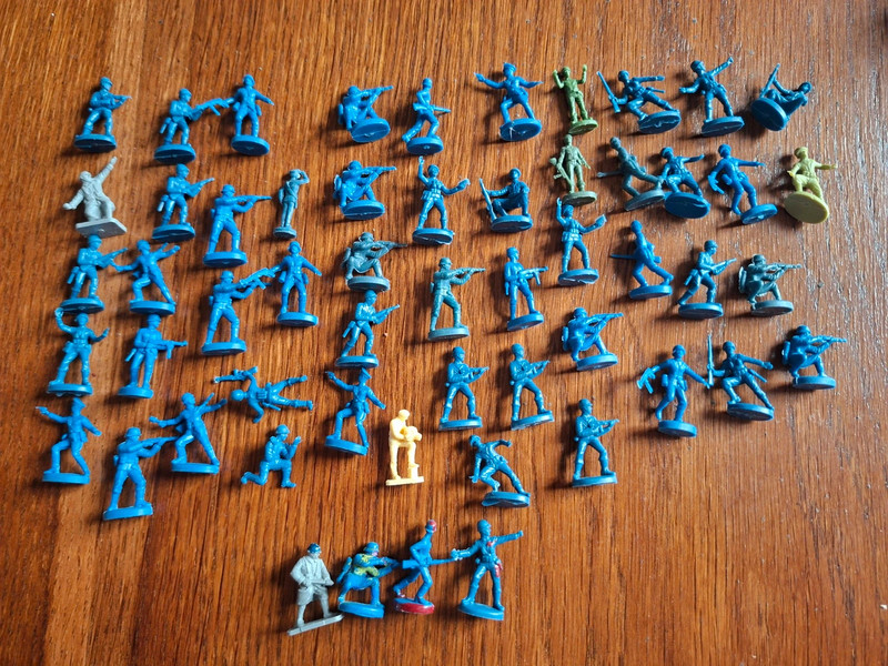 Lot de figurines militaires, en plastique vintage, petite taille ,ho-oo,