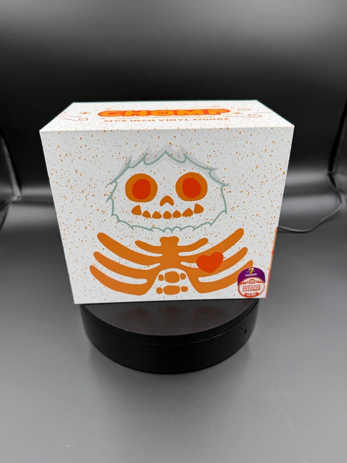 Abominable Toys Orange Glow Skeleton Chomp 5in GITD Figura in vinile 7BAP LE 555