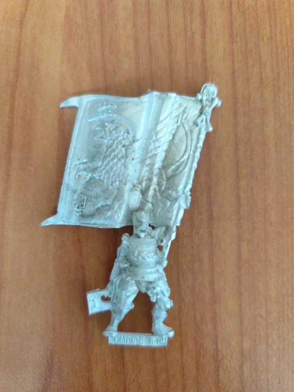 Warhammer-empire- Griffon stendard