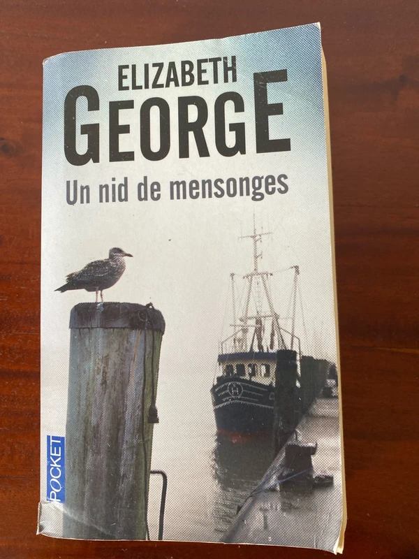 Un nid de mensonges