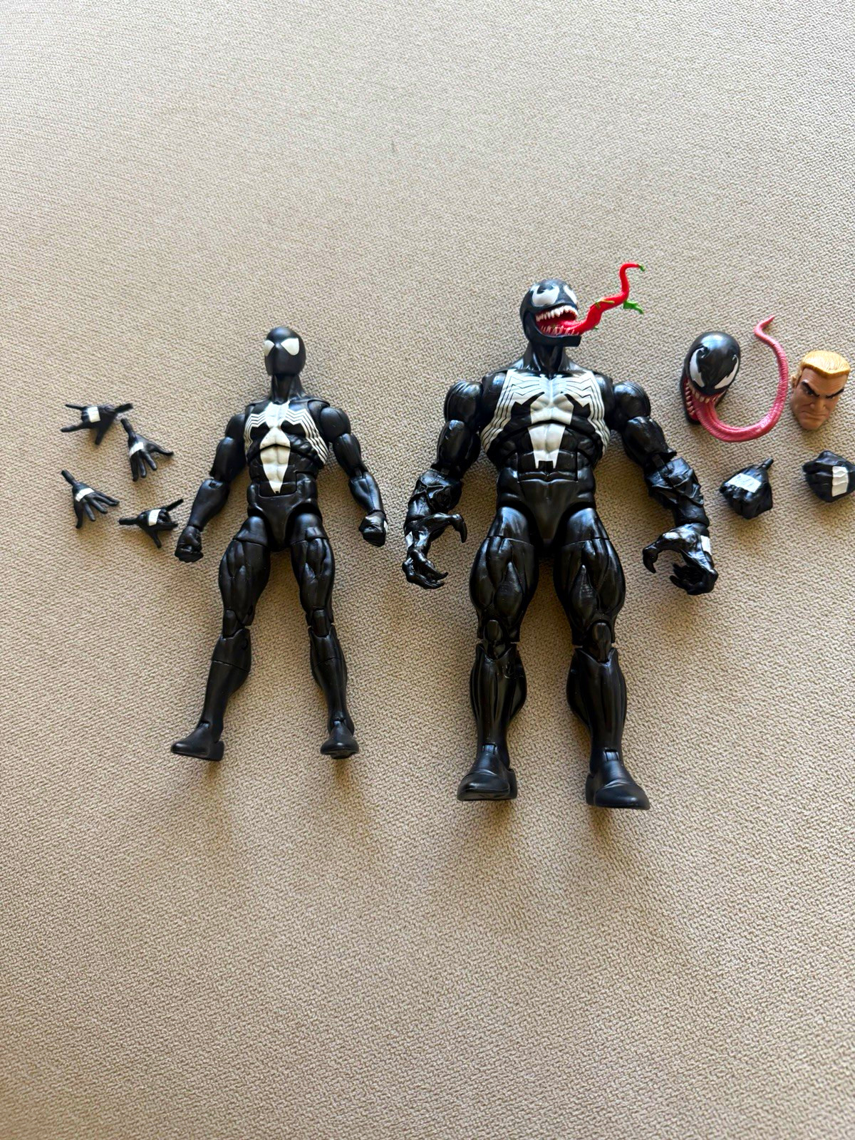 Set personaggi Marvel Legends Venom & Spider-Man con accessori mani e testa personalizzata