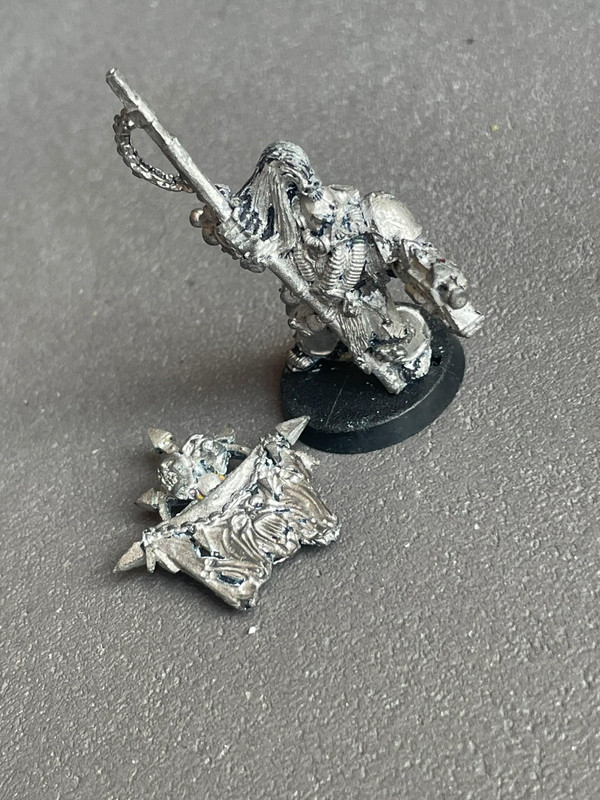 Warhammer 40k porte bannière space marine du chaos métal