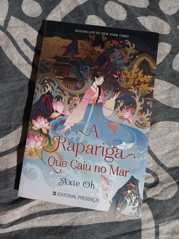 A Rapariga que Caiu no Mar, Axie Oh