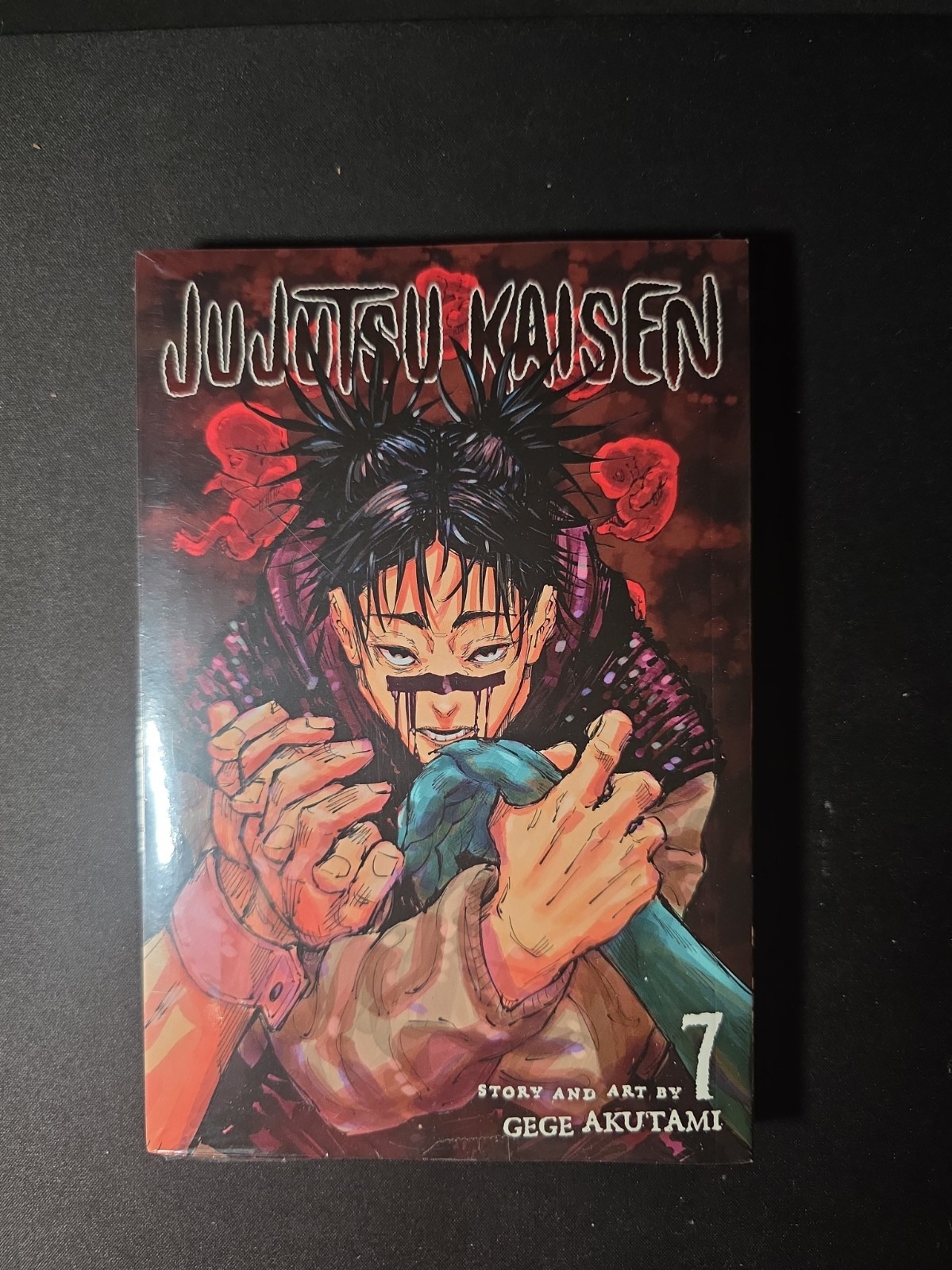 Jujutsu Kaisen vol. 7 manga copertina morbida di Gege Akutami VIZ Media