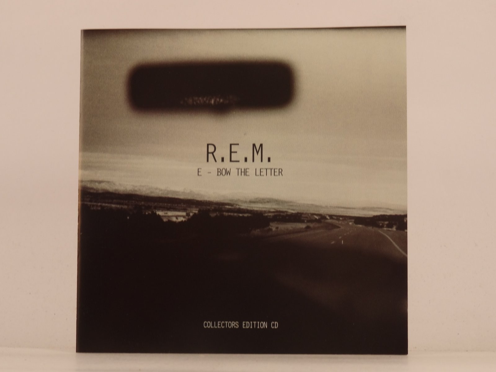 R.E.M E-BOW THE LETTER. (G92) 4 Track CD Single including Picture Sleeve WARNER 