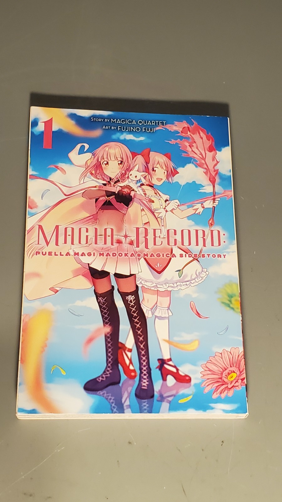 Yen Press Magia Record Puella Magi Madoka Magica Side Story Vol 1 inglese TPB