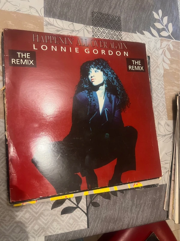 "Happenin' All Over Again de la cantante Lonnie Gordon