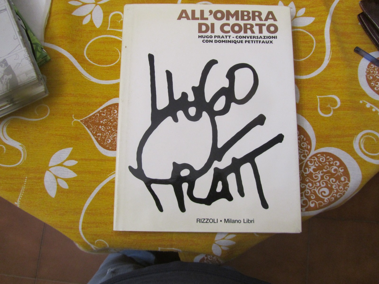ALL'OMBRA DI CORTO - HUGO PRATT - CONVERSAZIONI - RIZZOLI MILANO LIBRI  (HP)