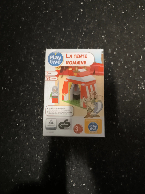 lot 2 Lego Astérix (tente romaine et bouclier du chef )