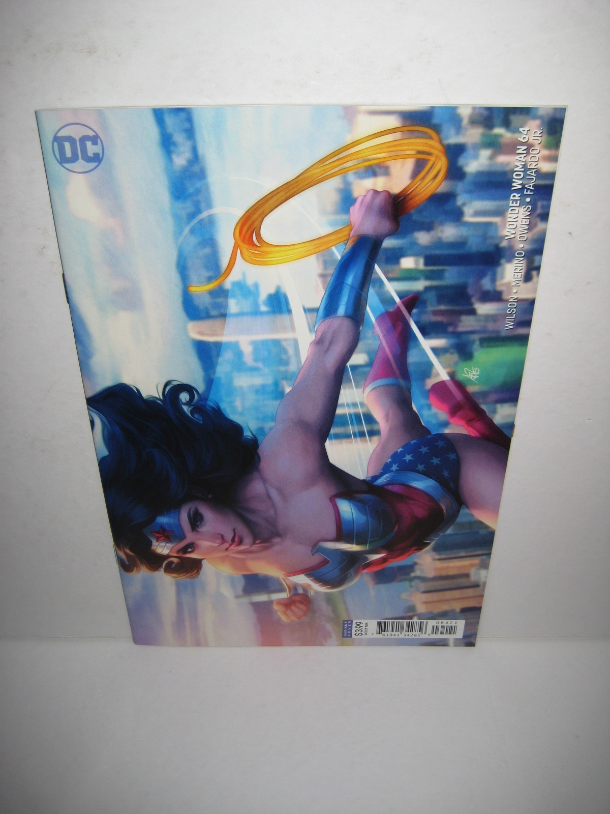 Copertina Wonder Woman #64 DC Comics Stanley Artgerm Lau variante 2019