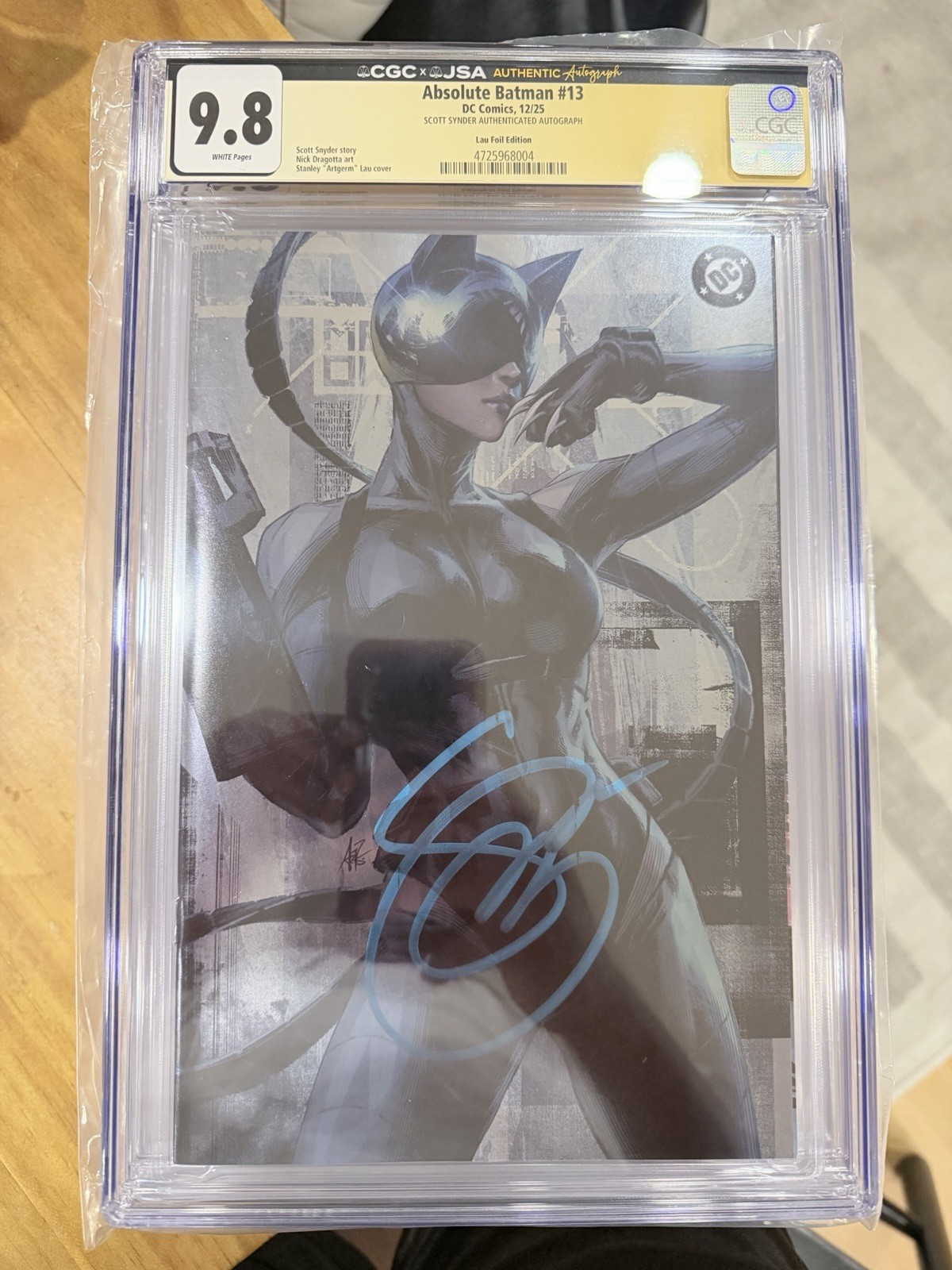 Absolute Batman #13 Stanley Artgerm Lau Foil Variant CGC 9.8 firmato da S. Snyder