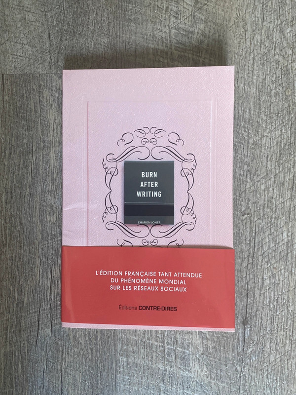 Livre "Burn After Writing" de Sharon Jones