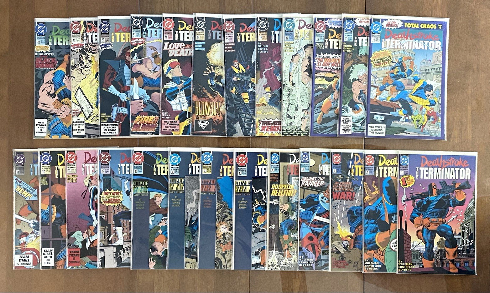 Lotto DC Comics Deathstroke the Terminator #1-25 prima corsa in solitaria imballati e sostenuti 