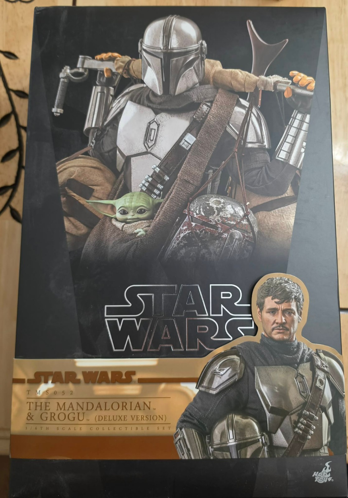 Hot Toys TMS052 Star Wars The Mandalorian & Grogu Set (Deluxe Version)