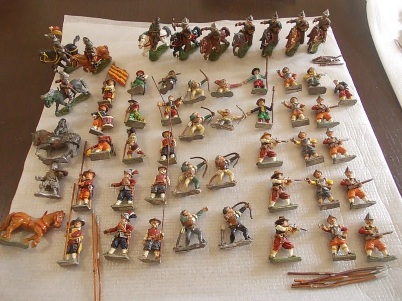 Lot soldats plombs Essex moyen-âge (3)