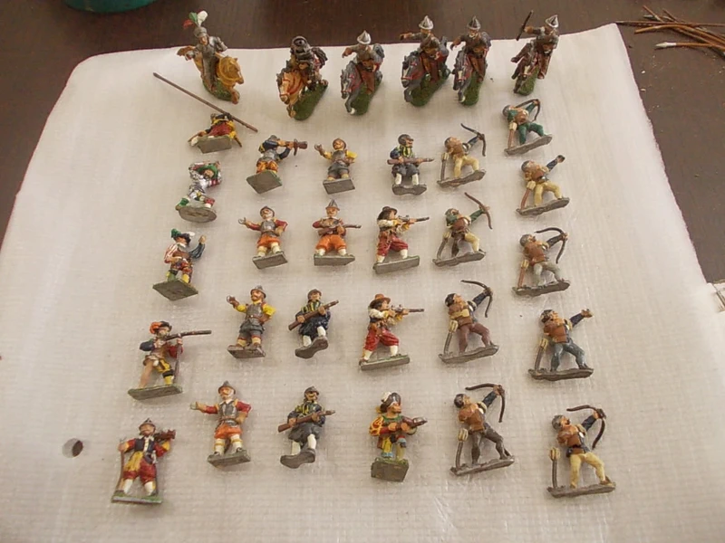 32 soldats plombs Essex moyen-âge (2)