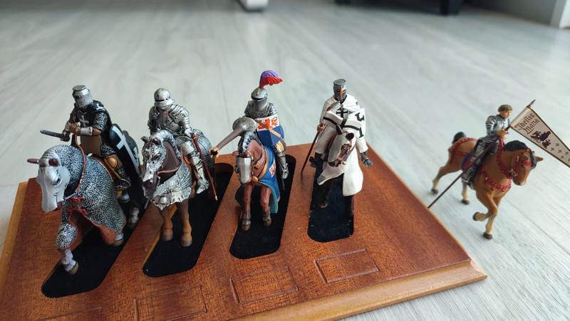 Lot de 5 soldats de plomb Moyen Age