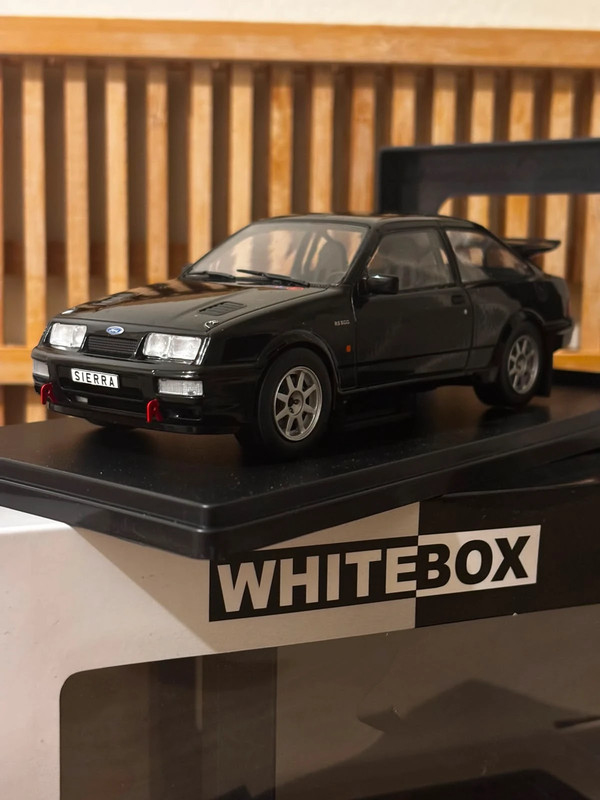Ford Sierra RS Cosworth WhiteBox 1:24