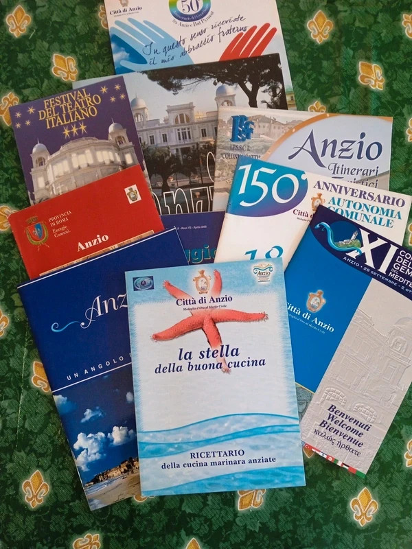 Set di 9 depliant e libretti Anzio