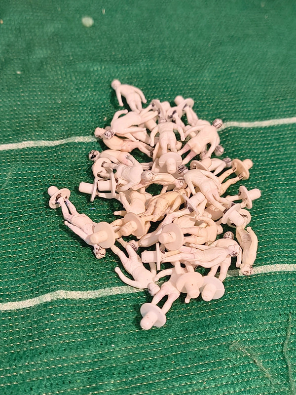 Subbuteo 30 omini lw da dipingere